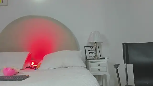 Snapshot of charlotte__queen chatting on October 14, 2025, 2:29 pm charlotte queen online show from October 14, 2025, 2:29 pm