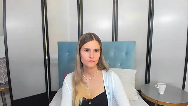 CatrinAmore online show from October 16, 2025, 2:18 pm