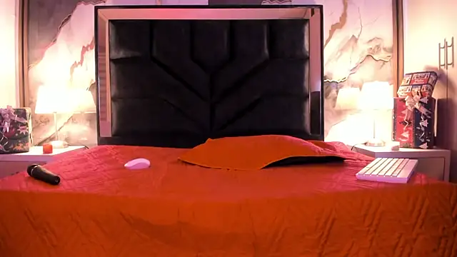 SusanVilla online show from December 21, 2025, 8:21 am