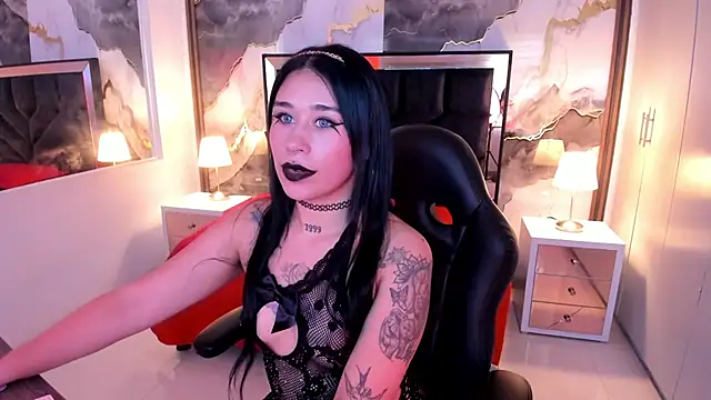 Snapshot of SusanVilla chatting on May 25, 2026, 7:53 pm SusanVilla online show from May 25, 2026, 7:53 pm