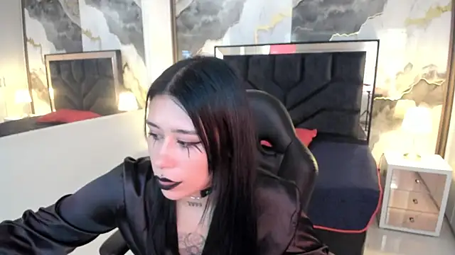 Snapshot of SusanVilla chatting on June 5, 2026, 7:52 pm SusanVilla online show from June 5, 2026, 7:52 pm