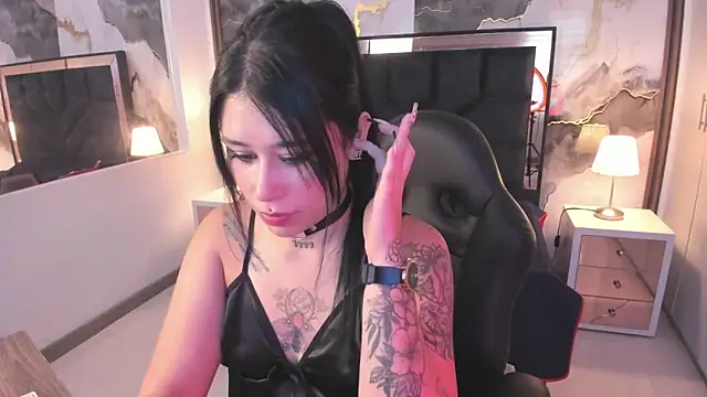 Snapshot of SusanVilla chatting on June 22, 2026, 7:44 pm SusanVilla online show from June 22, 2026, 7:44 pm