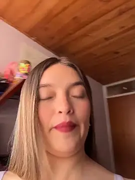 Snapshot of Miia_Millerr chatting on November 19, 2025, 5:46 pm Miia Millerr online show from November 19, 2025, 5:46 pm