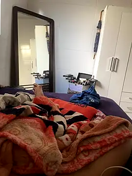 Snapshot of MCLZK chatting on November 10, 2025, 6:18 pm MCLZK online show from November 10, 2025, 6:18 pm