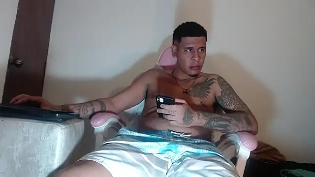 Snapshot of Adrew_fox chatting on October 27, 2025, 10:47 pm Adrew fox online show from October 27, 2025, 10:47 pm