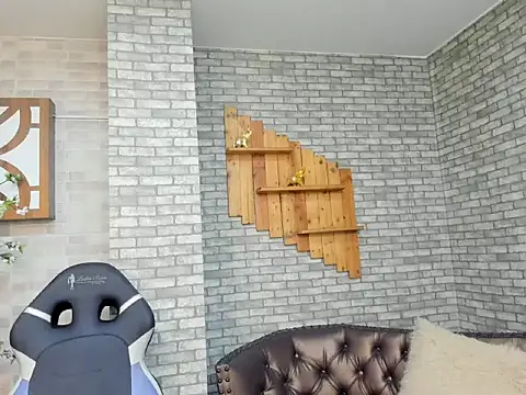 Alisonn Doll online show from November 6, 2025, 12:06 pm