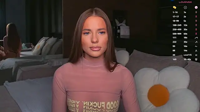 Snapshot of AlexisGraysX chatting on September 10, 2025, 10:10 pm AlexisGraysX online show from September 10, 2025, 10:10 pm