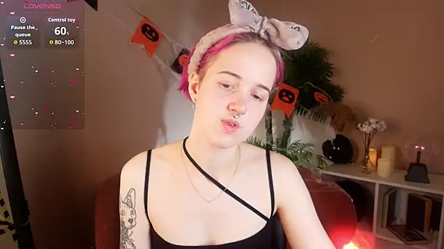 luna son online show from October 23, 2025, 9:24 pm