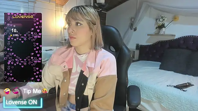 sophialyh 1 online show from February 25, 2026, 12:37 pm