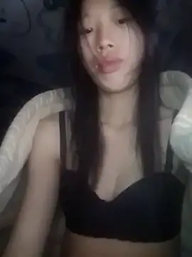 Snapshot of Khanhu_xx chatting on November 19, 2025, 4:23 am Khanhu xx online show from November 19, 2025, 4:23 am