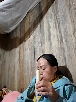 Snapshot of Tuyet_xx chatting on November 26, 2025, 4:02 am Tuyet xx online show from November 26, 2025, 4:02 am