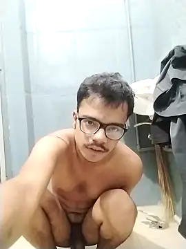 Snapshot of sexybobby13 chatting on October 15, 2025, 8:58 am sexybobby13 online show from October 15, 2025, 8:58 am