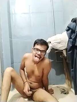 Snapshot of sexybobby13 chatting on October 17, 2025, 10:29 am sexybobby13 online show from October 17, 2025, 10:29 am