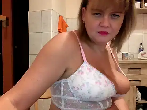 Snapshot of roxy863086 chatting on October 3, 2025, 6:27 pm roxy863086 online show from October 3, 2025, 6:27 pm