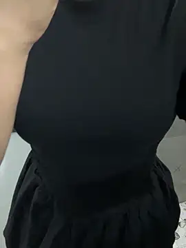 Snapshot of lee_ly chatting on November 18, 2025, 2:43 pm lee ly online show from November 18, 2025, 2:43 pm