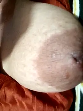 Snapshot of Hotmommax chatting on October 9, 2025, 5:22 pm Hotmommax online show from October 9, 2025, 5:22 pm