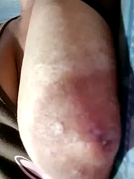 Snapshot of Hotmommax chatting on November 22, 2025, 5:56 pm Hotmommax online show from November 22, 2025, 5:56 pm