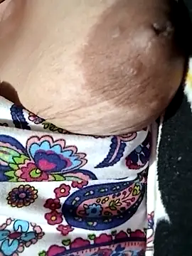 Snapshot of Hotmommax chatting on December 5, 2025, 7:21 pm Hotmommax online show from December 5, 2025, 7:21 pm