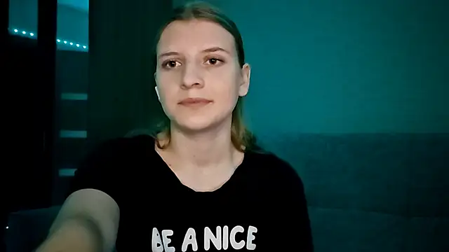 Snapshot of LynteriLain chatting on November 23, 2025, 3:17 am LynteriLain online show from November 23, 2025, 3:17 am