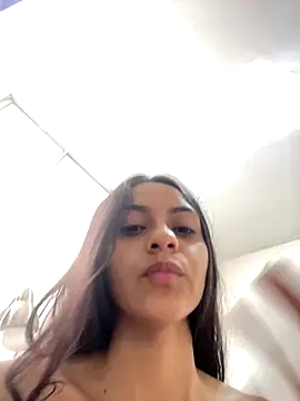 Snapshot of miluwatson chatting on October 18, 2025, 7:36 pm miluwatson online show from October 18, 2025, 7:36 pm