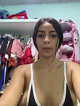 Snapshot of miluwatson chatting on October 23, 2025, 9:35 pm miluwatson online show from October 23, 2025, 9:35 pm