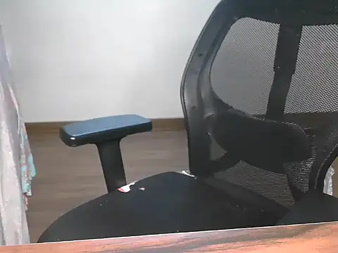 mooonlightbaby online show from December 17, 2025, 4:35 pm