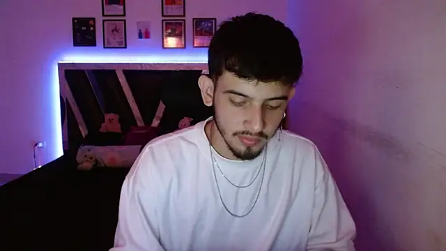 Snapshot of Sebasxxl12 chatting on December 14, 2025, 10:25 pm Sebasxxl12 online show from December 14, 2025, 10:25 pm