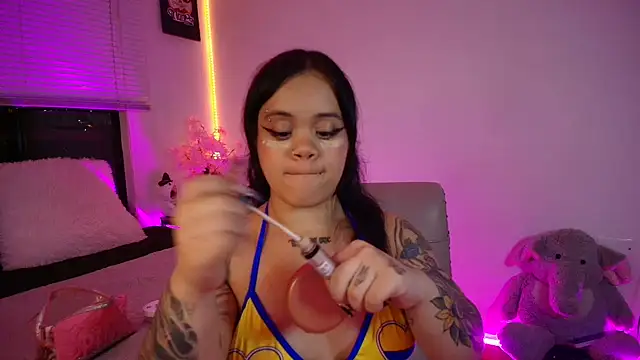 Sussyroxxx online show from June 18, 2026, 5:51 am