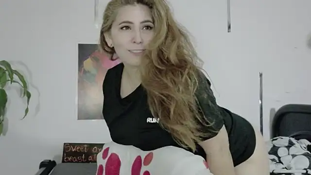 Snapshot of Aisha-Smith69 chatting on November 6, 2025, 12:55 am Aisha-Smith69 online show from November 6, 2025, 12:55 am