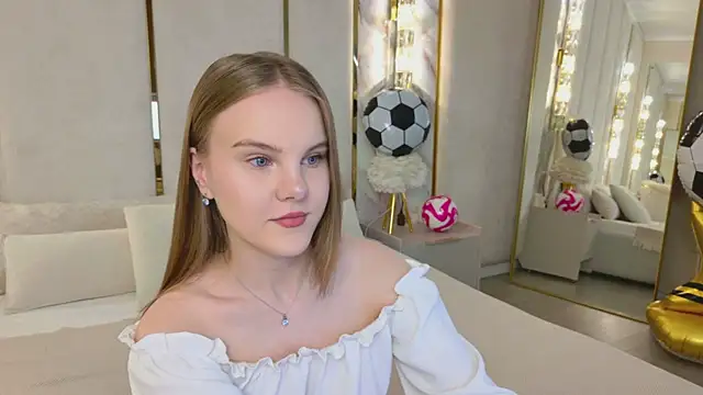 Snapshot of Lili_Lohan chatting on July 1, 2026, 5:09 am Lili Lohan online show from July 1, 2026, 5:09 am