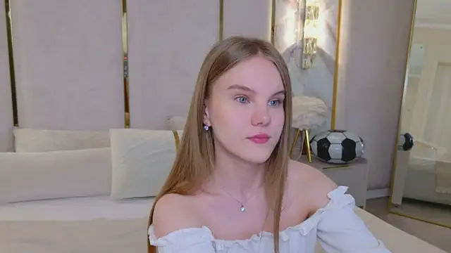Snapshot of Lili_Lohan chatting on July 13, 2026, 5:10 am Lili Lohan online show from July 13, 2026, 5:10 am
