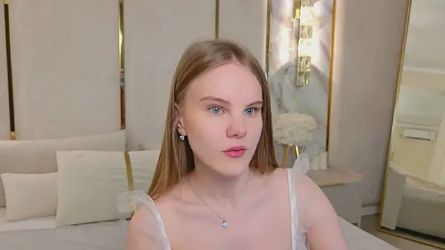 Snapshot of Lili_Lohan chatting on July 24, 2026, 5:05 am Lili Lohan online show from July 24, 2026, 5:05 am