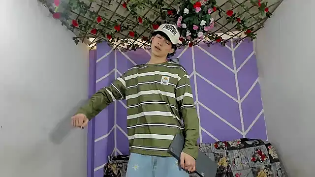 nexusboyhot online show from October 4, 2025, 7:23 pm