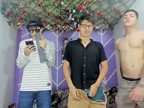 nexusboyhot online show from October 6, 2025, 7:33 pm