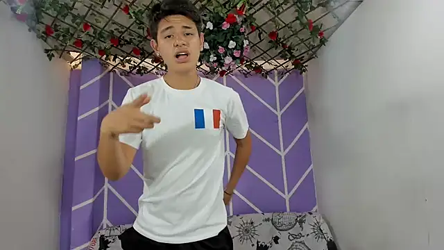 Snapshot of nexusboyhot chatting on October 9, 2025, 7:34 pm nexusboyhot online show from October 9, 2025, 7:34 pm