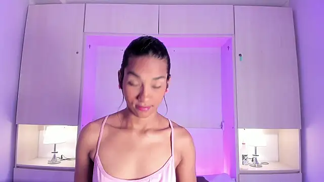 AnahiCollins online show from April 29, 2026, 11:36 am