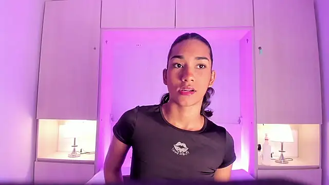 AnahiCollins online show from May 1, 2026, 11:26 am