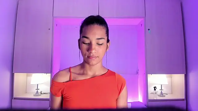 AnahiCollins online show from May 4, 2026, 12:56 pm