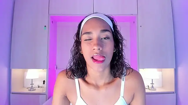 AnahiCollins online show from May 28, 2026, 11:40 am