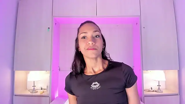 AnahiCollins online show from June 14, 2026, 11:45 am