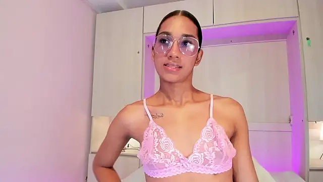 AnahiCollins online show from July 30, 2026, 12:04 pm