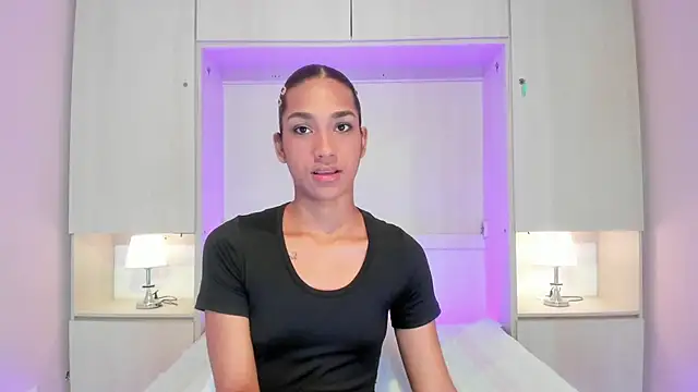 AnahiCollins online show from August 4, 2026, 12:08 pm
