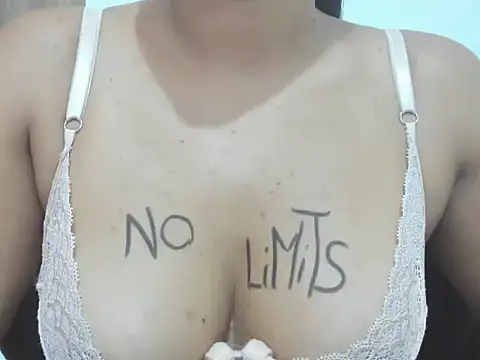 Valentinahot7 online show from October 22, 2025, 3:12 pm