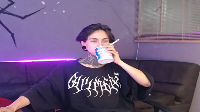 Kuregari xs online show from November 5, 2025, 4:12 am