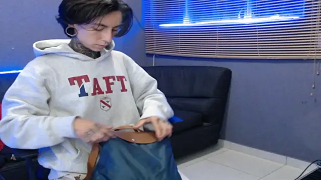 Kuregari xs online show from November 16, 2025, 10:59 pm