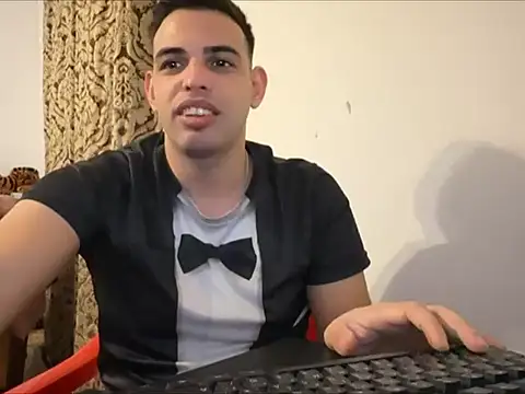 Snapshot of _Djonson_ chatting on October 1, 2025, 6:25 pm Djonson online show from October 1, 2025, 6:25 pm