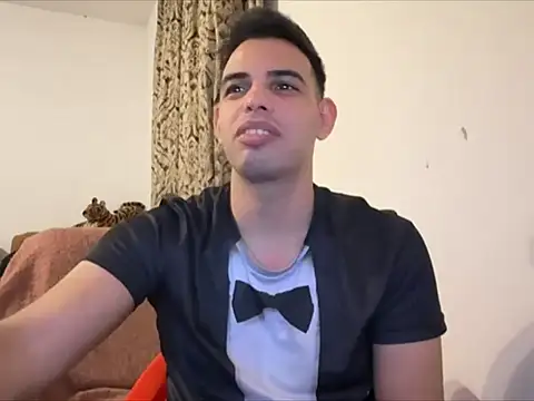 Snapshot of _Djonson_ chatting on October 24, 2025, 3:47 am Djonson online show from October 24, 2025, 3:47 am