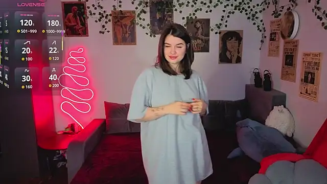 Snapshot of kira_kick chatting on November 21, 2025, 8:24 am kira kick online show from November 21, 2025, 8:24 am