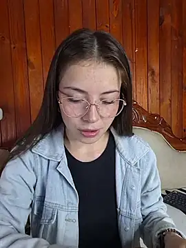 EmmaValencia  online show from January 12, 2026, 4:39 am