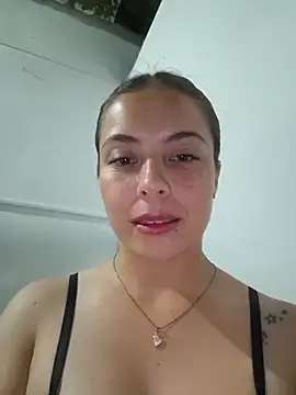 Snapshot of EmmaValencia_ chatting on May 9, 2026, 9:14 am EmmaValencia online show from May 9, 2026, 9:14 am